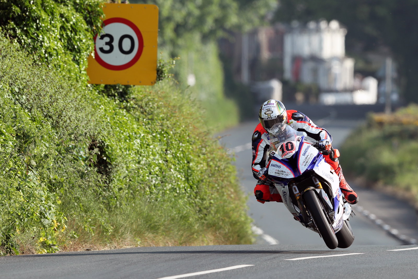 TT 2018: Dan Kneen killed in practice
